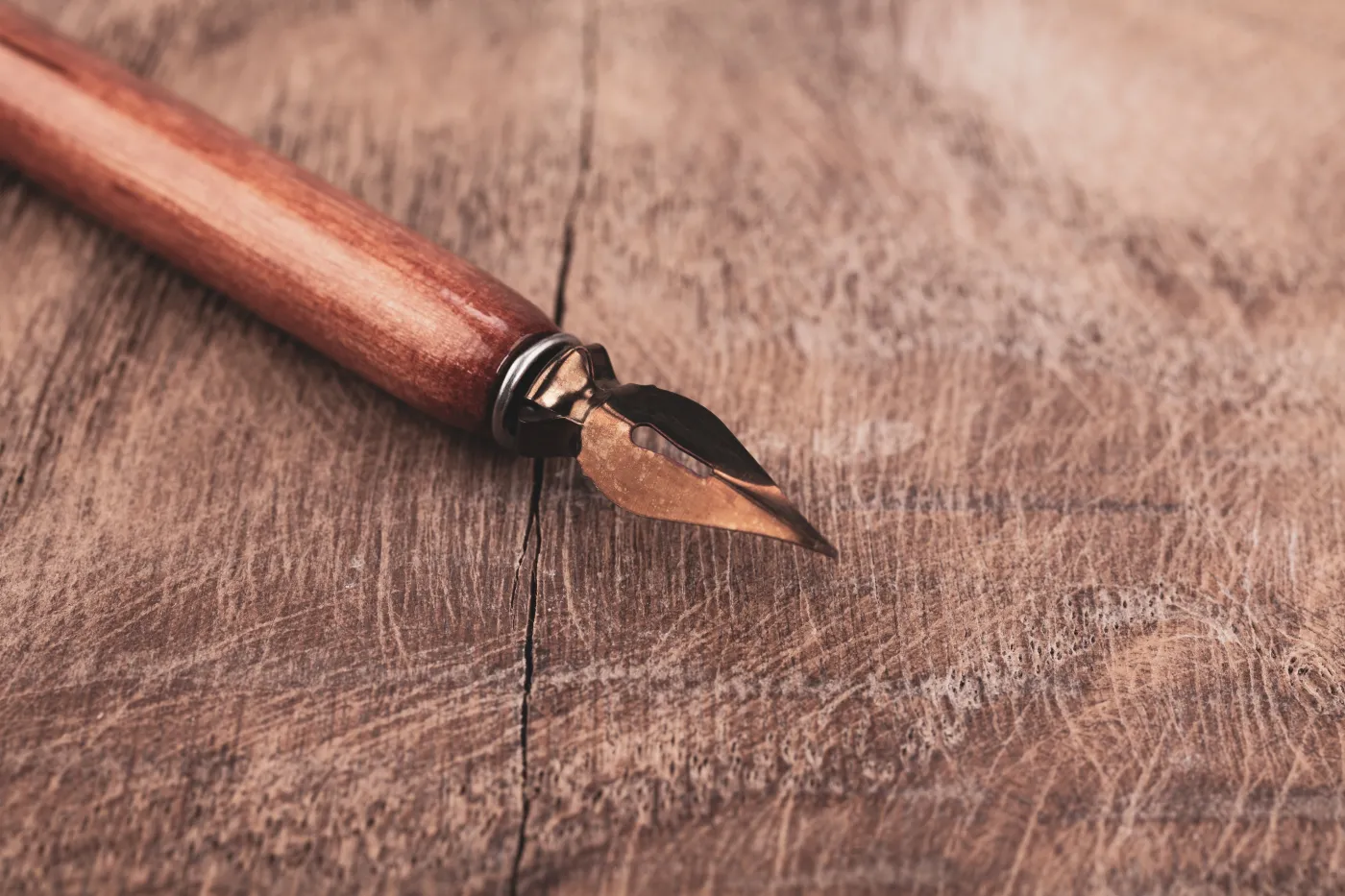 Antique,Vintage,Fountain,Pen,On,Wooden,Table,Background