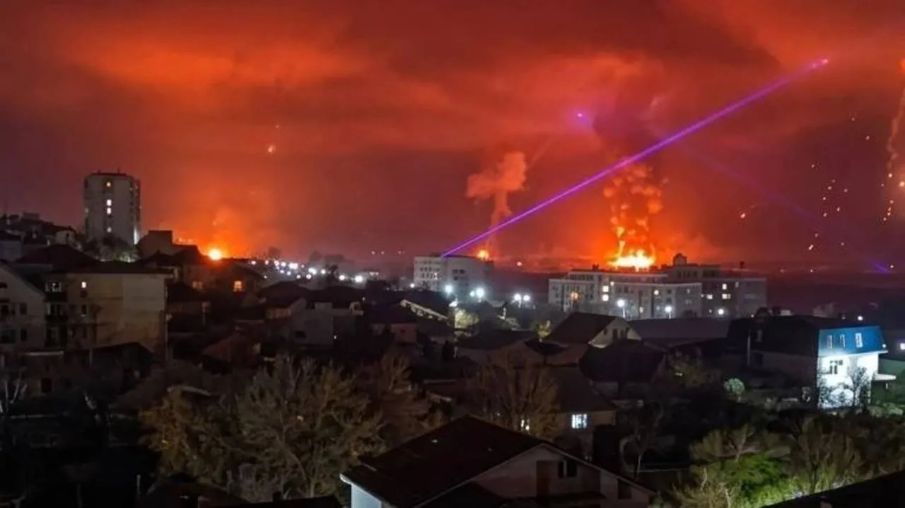 Naftowy armageddon trwa. Rosyjski port w ogniu, uszkodzono fregatę