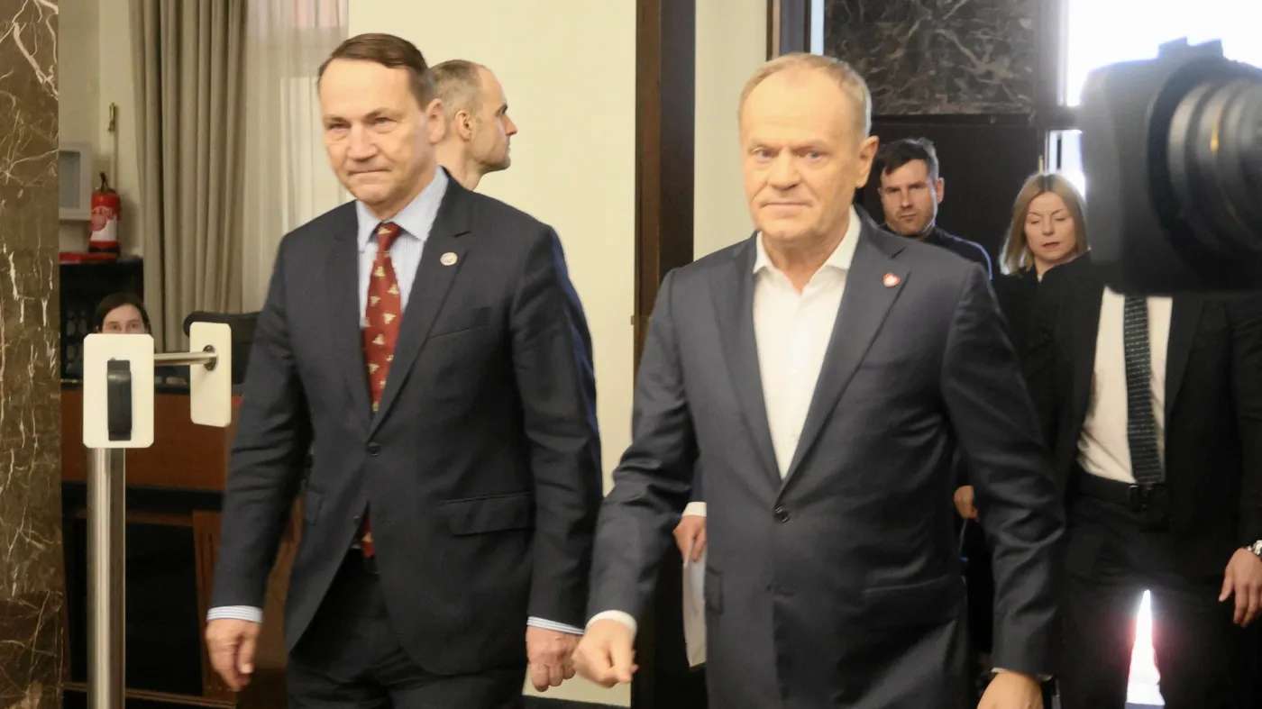 Tusk, Sikorski