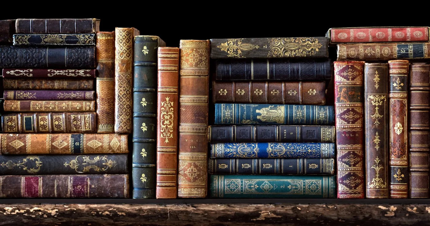 Old,Books,On,Wooden,Shelf.,Many,Of,Beautiful,Book,Covers,