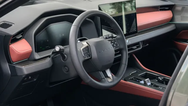 Nowy japoński SUV wjeżdża do salonów. Z silnikiem 2.5 przejedzie 100 km za 15 zł