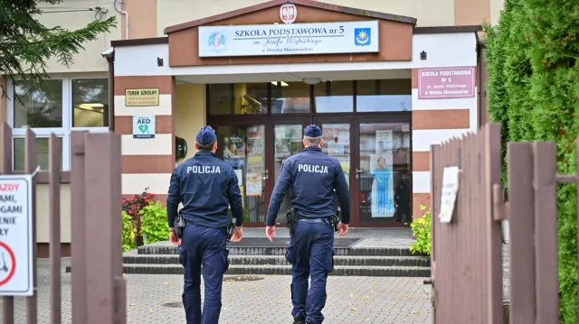 Zamknięte szkoły i kontrole bezpieczeństwa. Akcja policji w całej Polsce