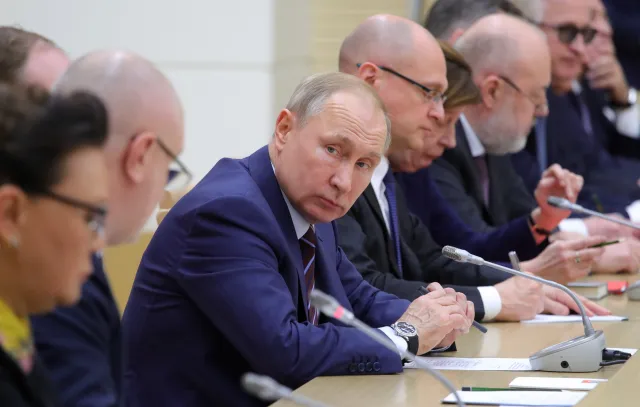 Pieriestrojka 2.0. Putin rozpoczął tranzyt władzy