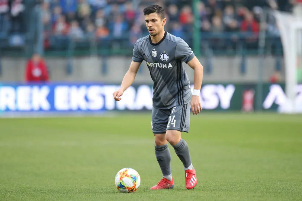 Legia w konfrontacji z Kajratem miała cztery rzuty karne. Wykorzystała... dwa