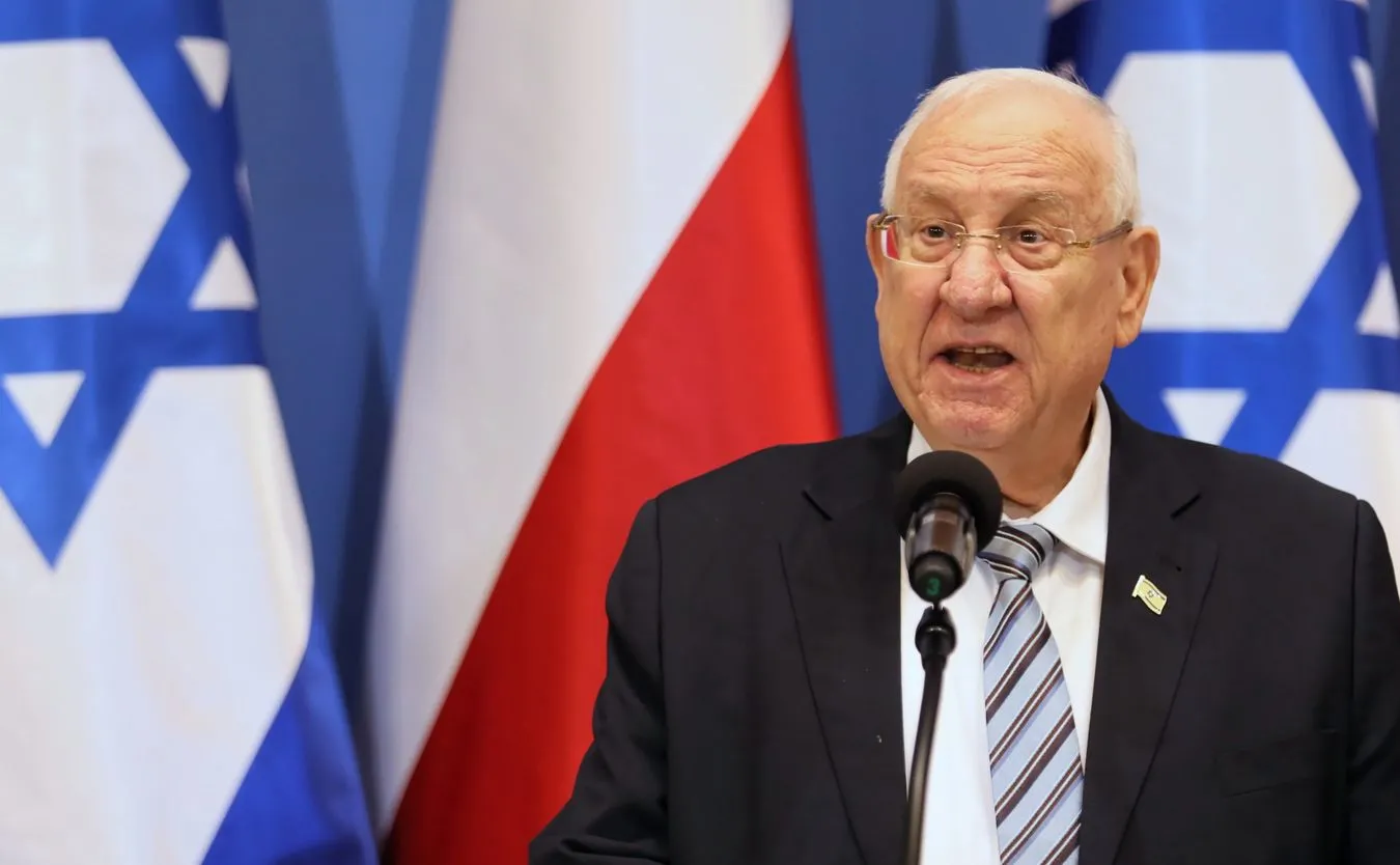 "Haaretz": Riwlin nie naginał historii. Przypomniał Polakom o ich zbrodniach