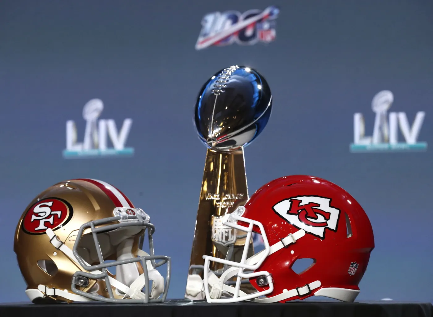 Super Bowl: Bukmacherzy nieznacznie większe szanse dają Kansas City Chiefs