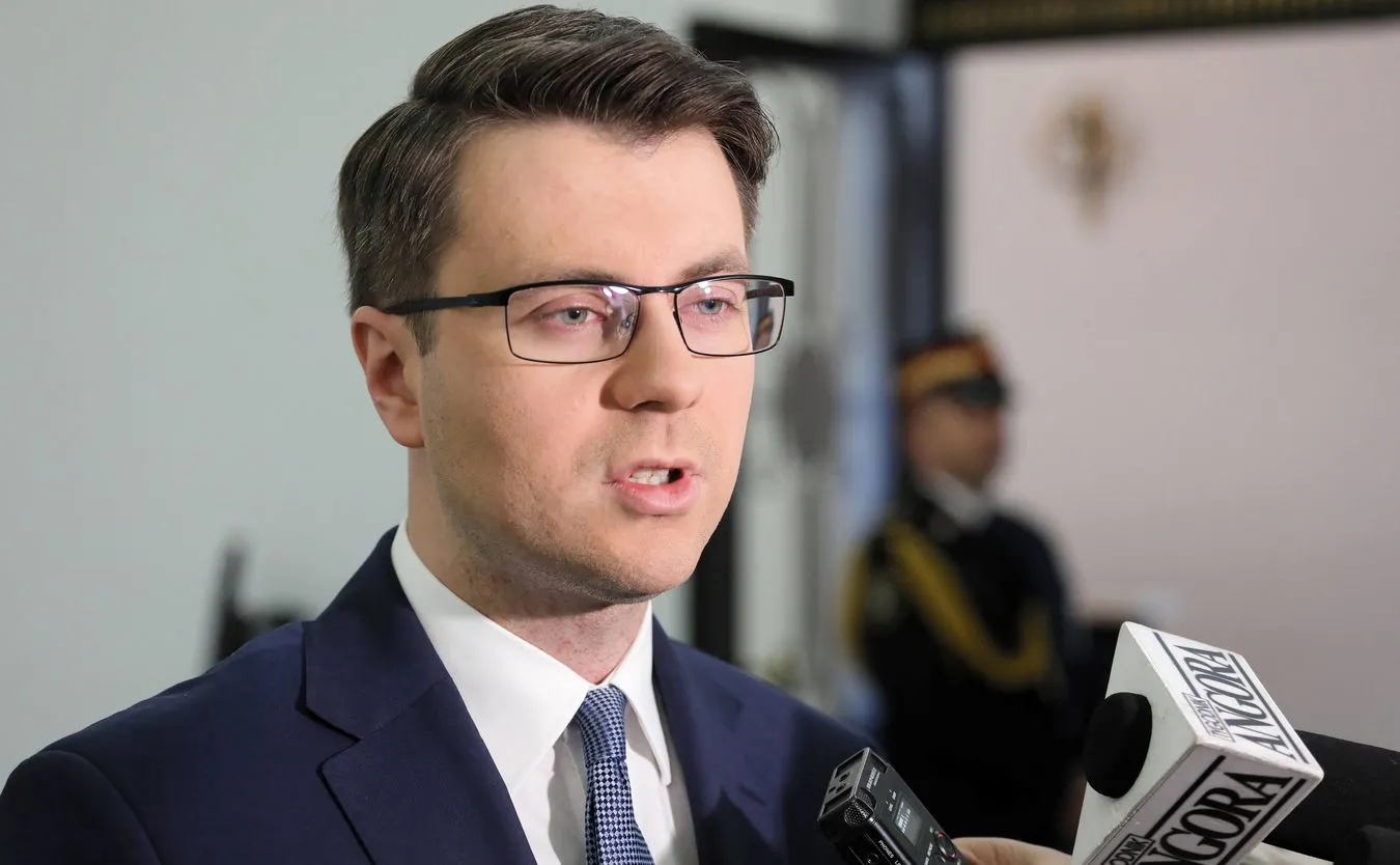 Rzecznik rządu o CBA i Banasiu: To nie wojna gangów
