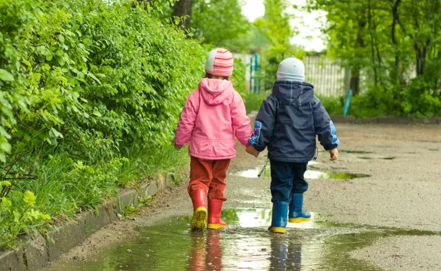 Trójka przedszkolaków wyszła z przedszkola i wsiadła do pociągu. Nieobecność dzieci zauważyli dopiero rodzice