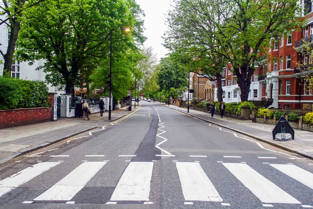 W czasie pandemii odświeżono pasy na Abbey Road