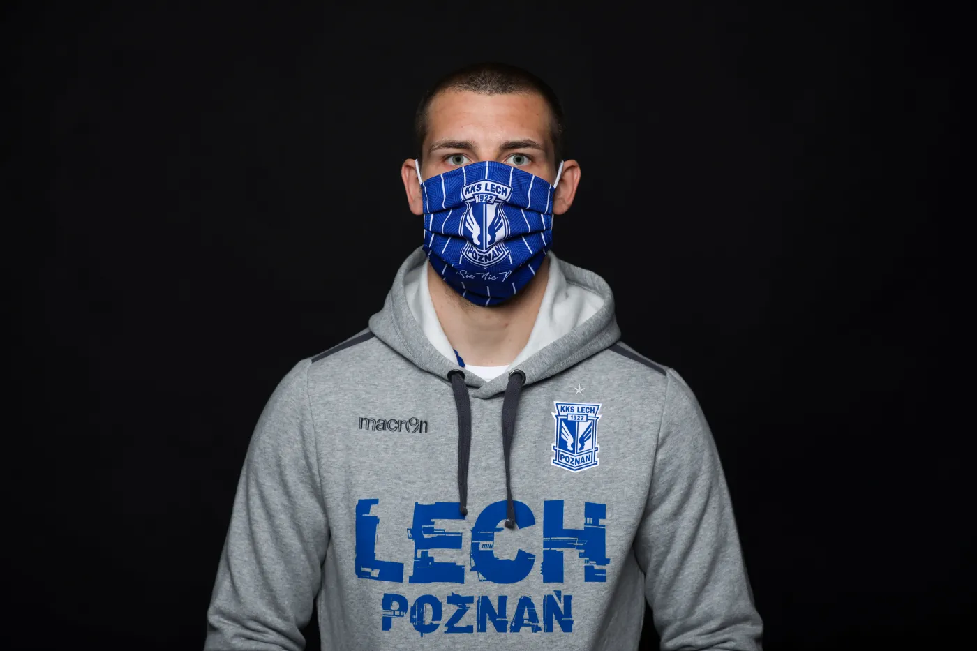 Lech Poznań wspiera wielkopolskie szpitale. Będzie sprzedawał maseczki w klubowych barwach