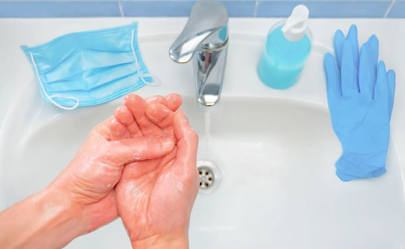 Dezynfekcja i sterylizacja w czasie epidemii – jak ją wykonać w domowych warunkach?