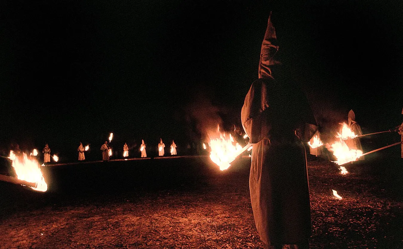 Z powodu Covid-19 w Georgii zawieszono prawo wymierzone w Ku Klux Klan