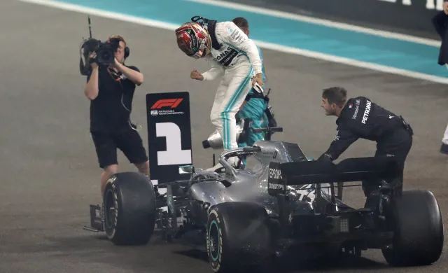 Lewis Hamilton nie wyklucza przejścia do Ferrari