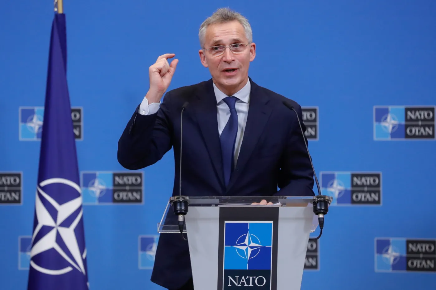 Szef NATO: Rosja musi wybrać między dyplomatycznym rozwiązaniem a sankcjami gospodarczymi