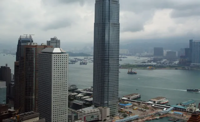Bardziej zakaźna wersja Omikrona w Hongkongu zakłóca dostawy żywności i pracę administracji