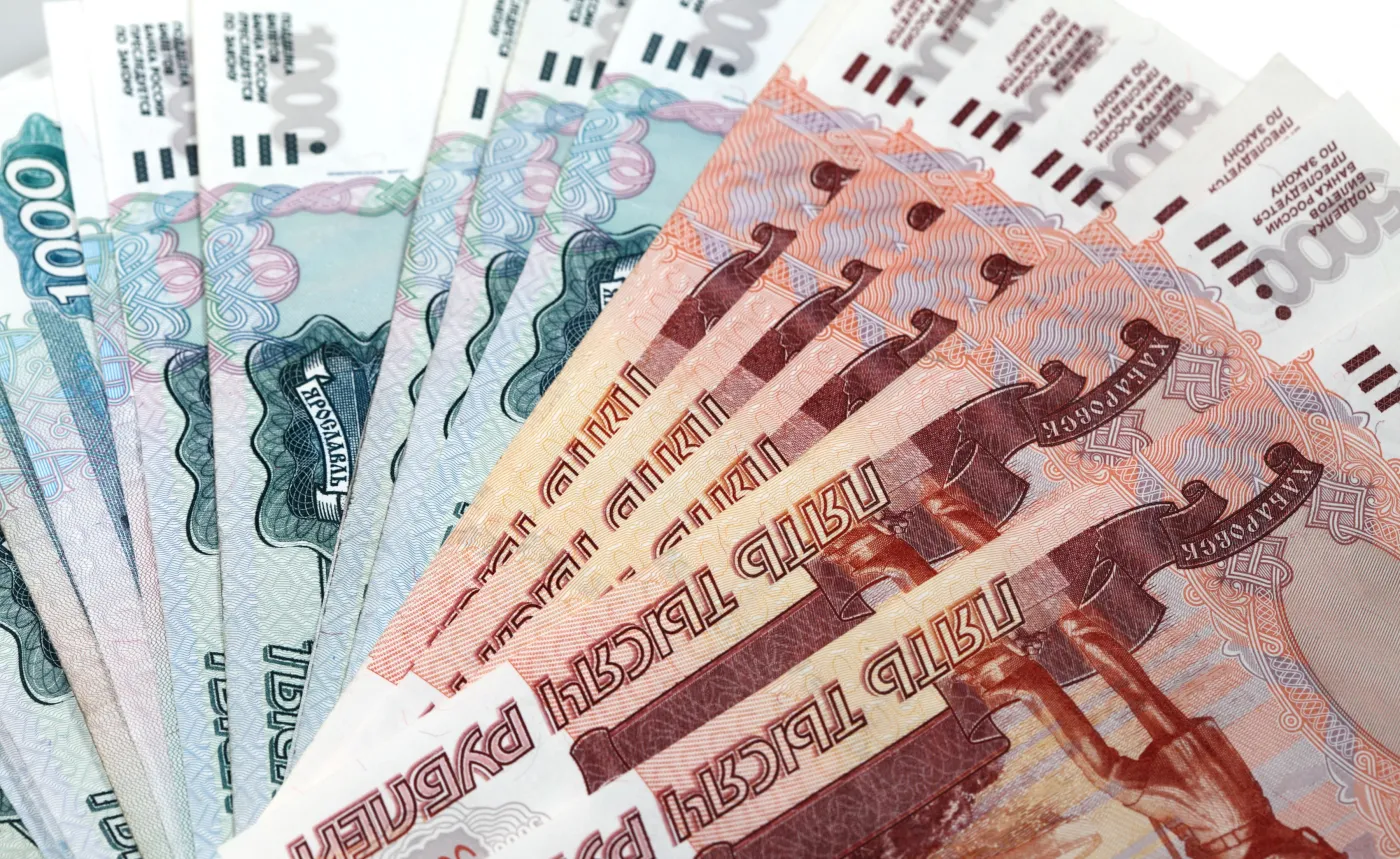 Zachodnie firmy nadal płacą pensje 200 tys. pracowników w Rosji