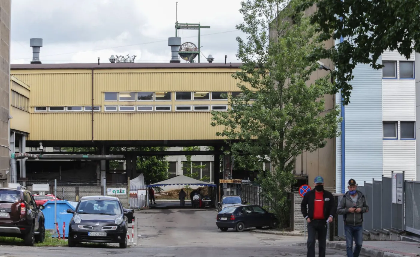 Wstrząs w kopalni Zofiówka. Trwa akcja poszukiwawcza zaginionych 10 górników