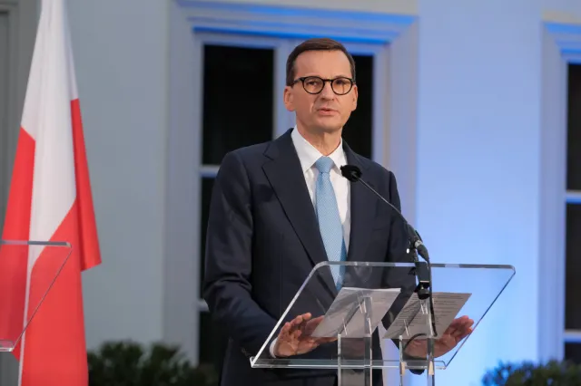 Opozycja krytykuje nieobecność premiera w Kijowie. Jest odpowiedź Morawieckiego