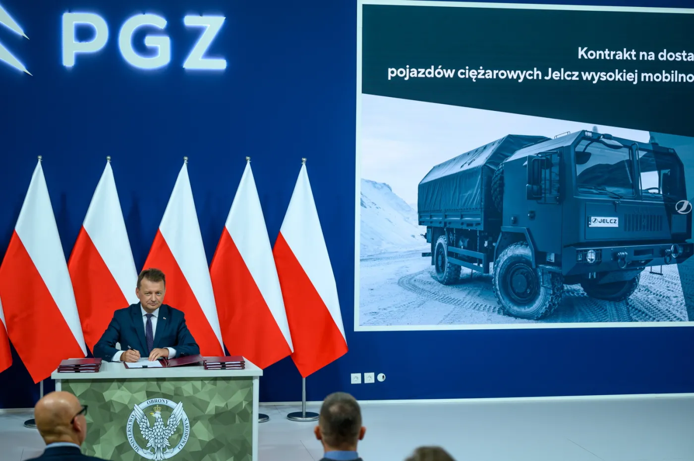 Sprzęt i uzbrojenie dla wojska. Szef MON podpisał umowy o wartości ok. 3 mld zł