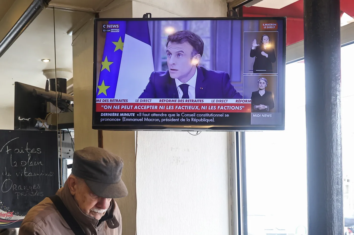 Media o wystąpieniu Macrona: "Dolewający oliwy do ognia"