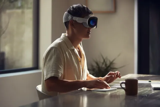 Apple stawia na VR. Po prezentacji gogli jego akcje spadły…