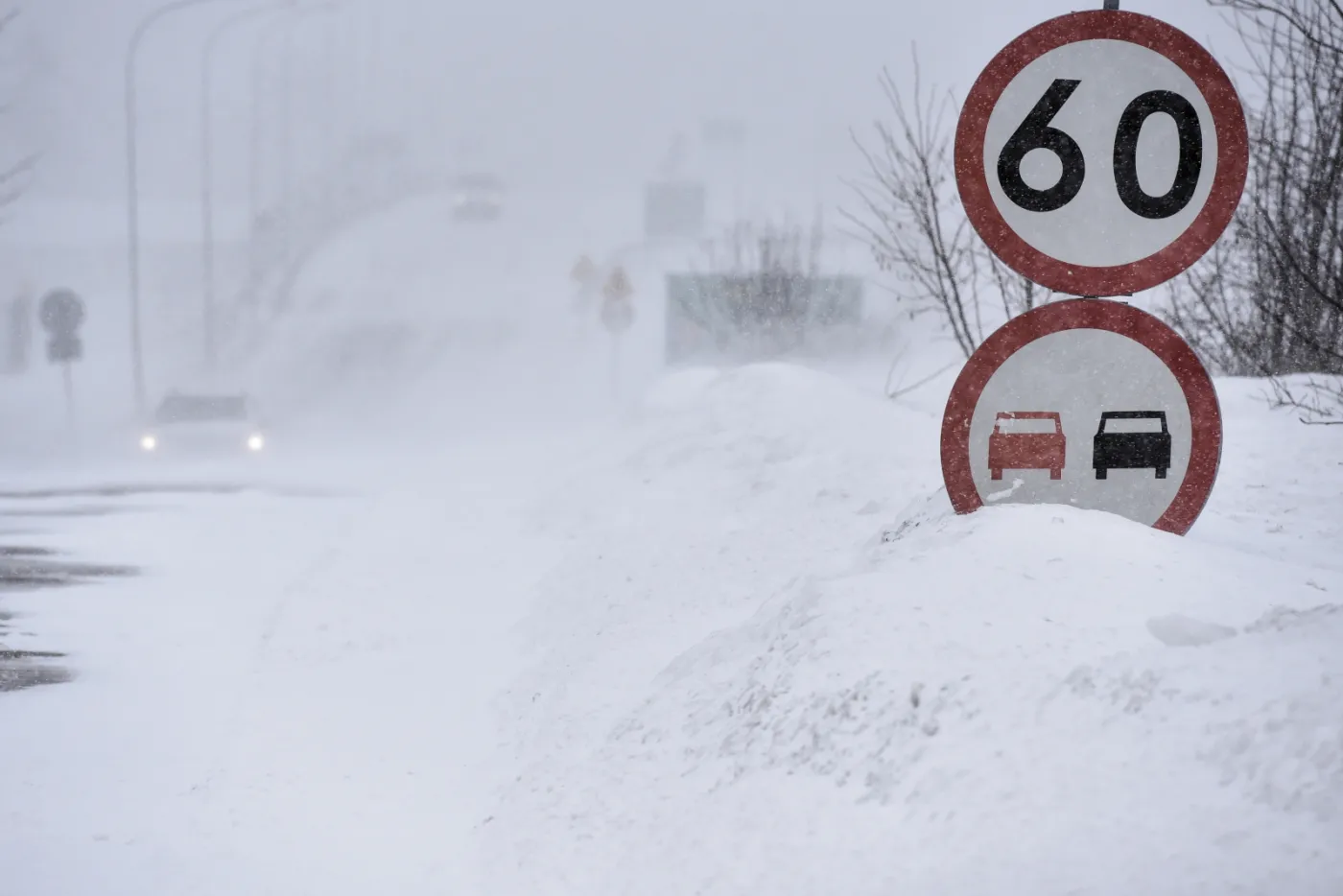 Atak zimy w Europie. Burze śnieżne, nieprzejezdne drogi, paraliż kolei