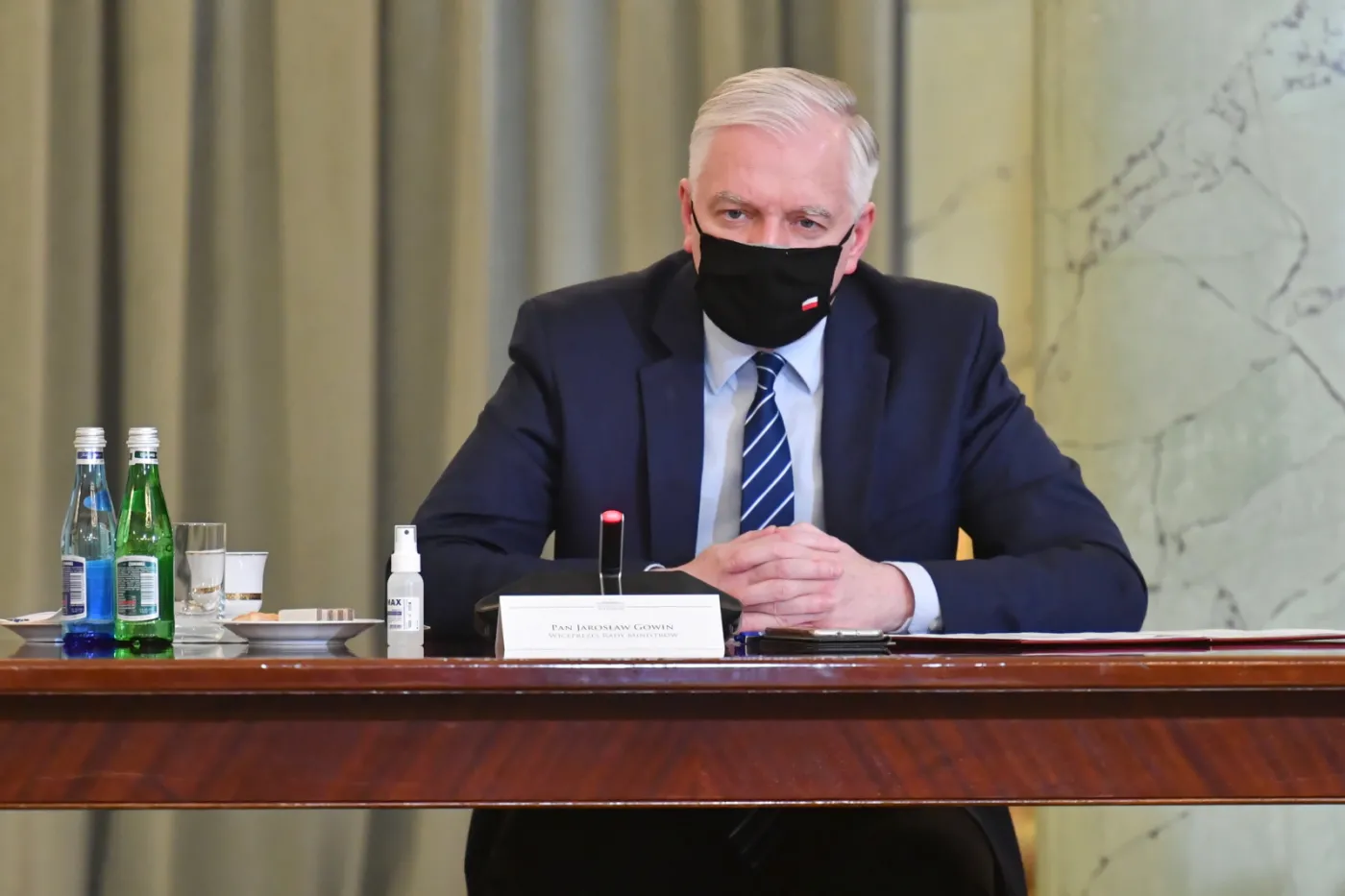 Gowin: przy zachowaniu wymogów sanitarnych całość gospodarki należy odmrozić od 1 VI