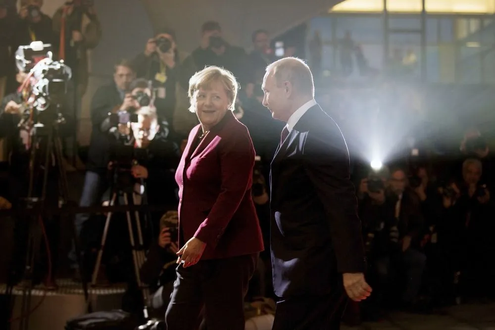 Merkel w „Le Monde”: Rosja ma wielkie wpływy, wciąż jestem za współpracą