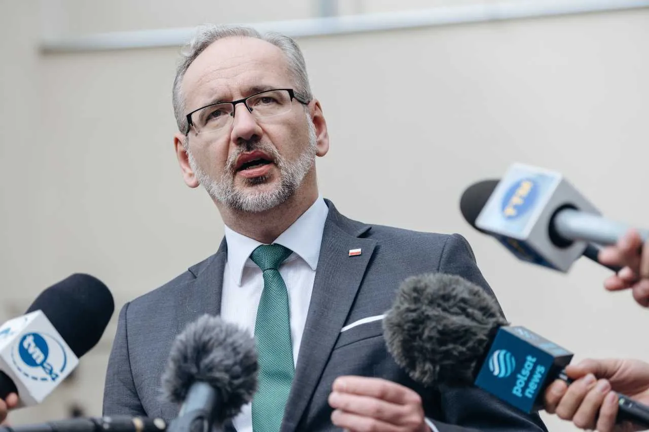 Niedzielski: Apogeum czwartej fali pandemii wyraźnie różne od poprzednich