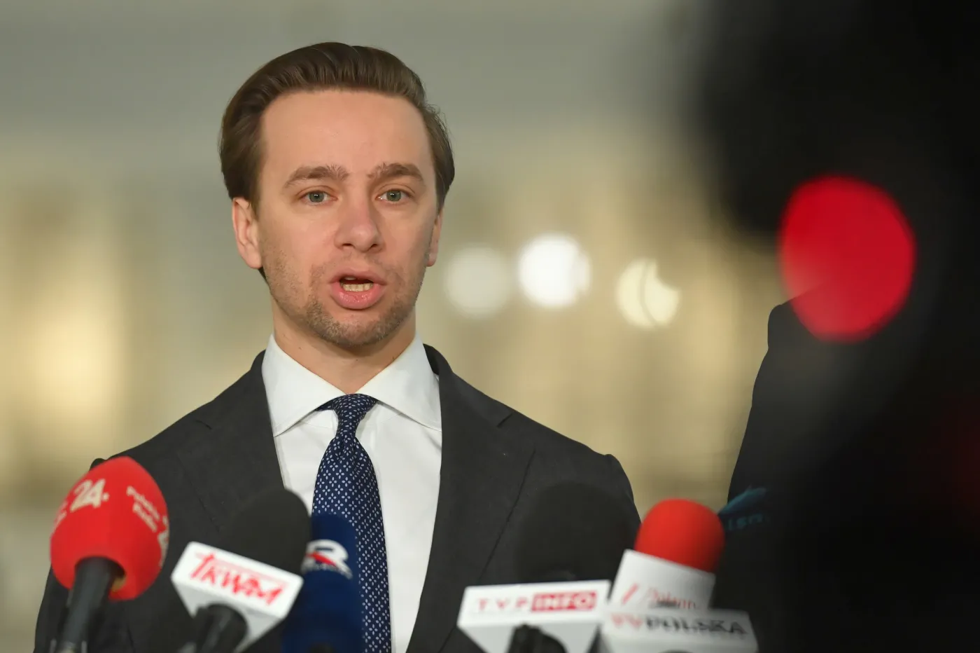 Zakaz prac domowych pogłębi lukę edukacyjną? Tak twierdzi Krzysztof Bosak