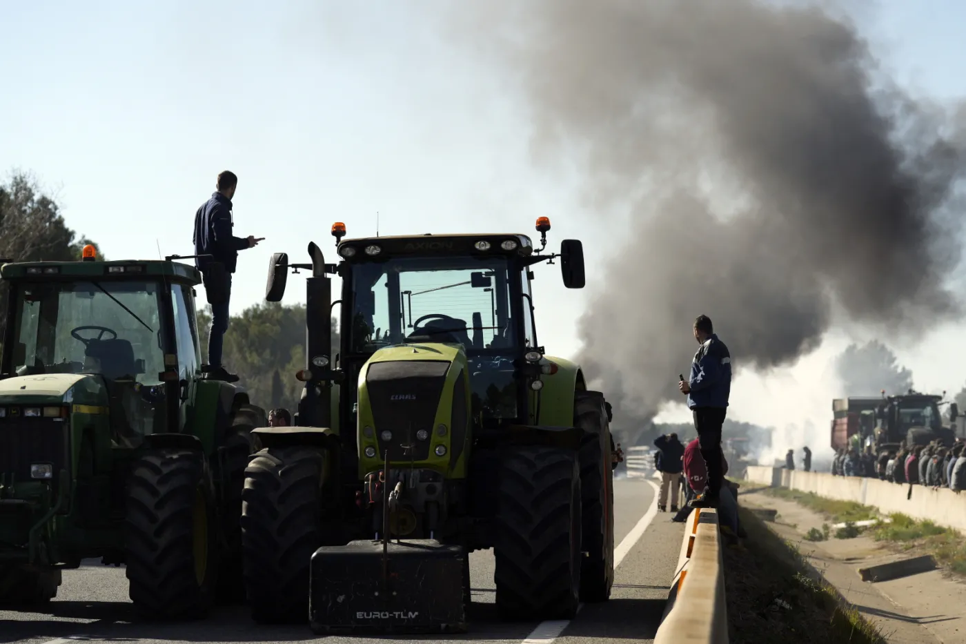 Farmers continue to protest in Spain