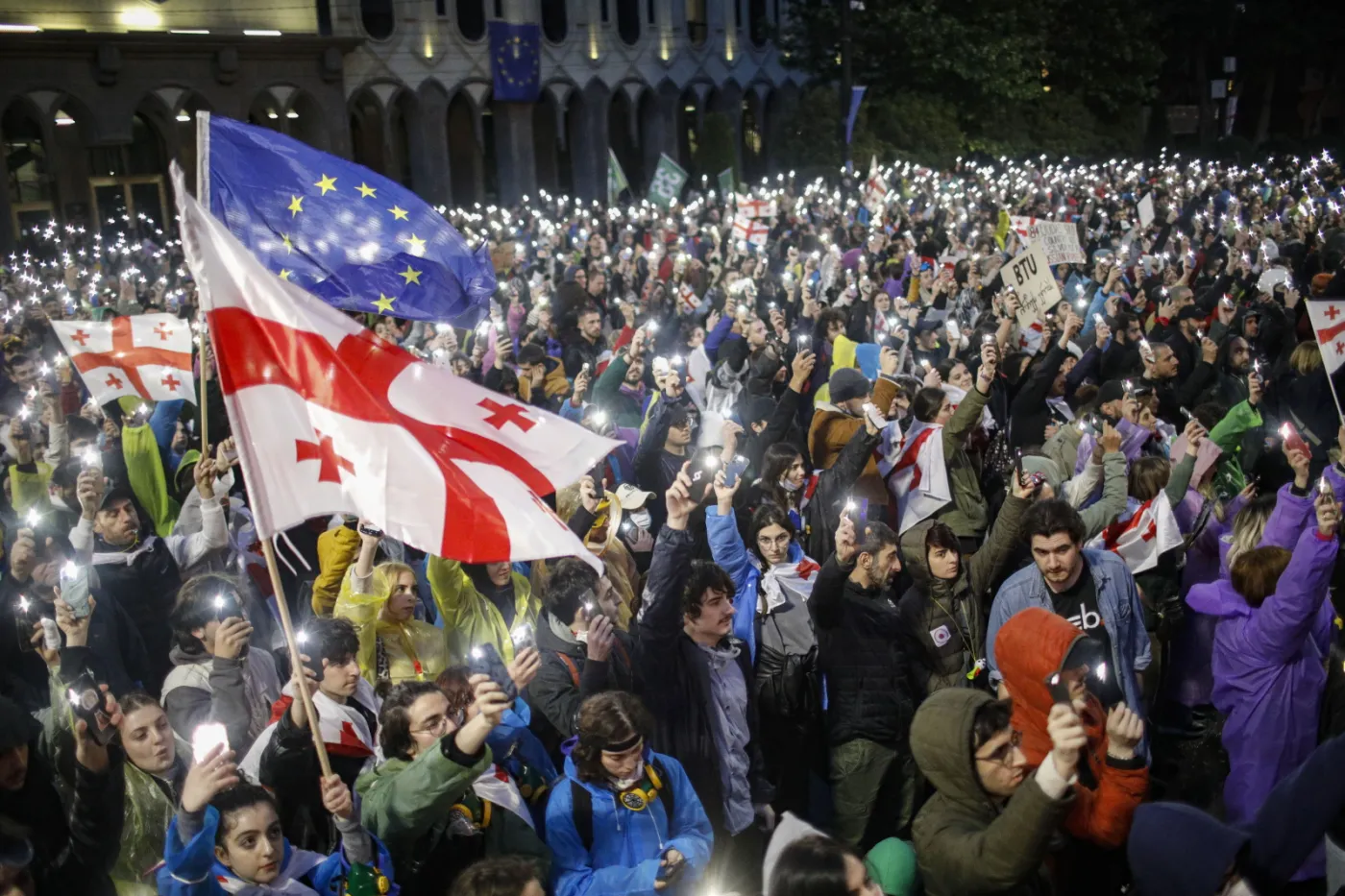 Gruzja: Fale demonstrantów na ulicach Tibilisi. "Będzie nas coraz więcej"