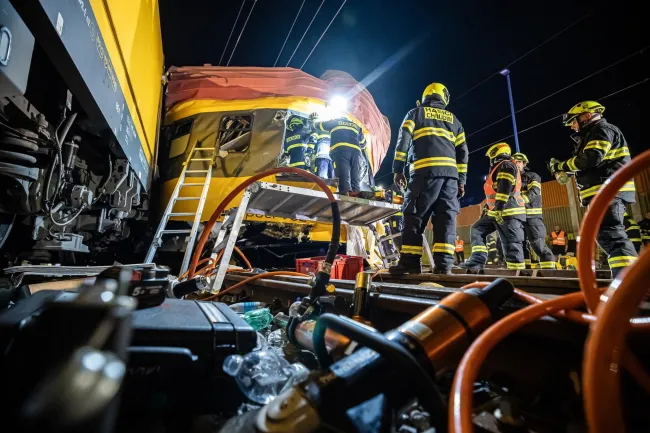 Four dead as trains collide in Czech Republic