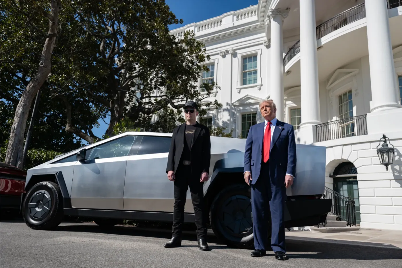 Trump kontra Musk. A co tam robi Sikorski?