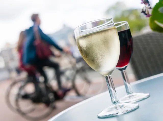 Regularne picie nawet małych ilości alkoholu może podnosić ciśnienie tętnicze krwi