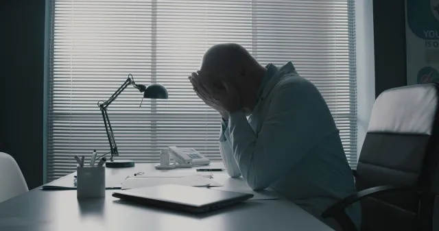 Zdrowie psychiczne, a praca akademicka. Co trzeci naukowiec ma problemy, a powodem są... finanse