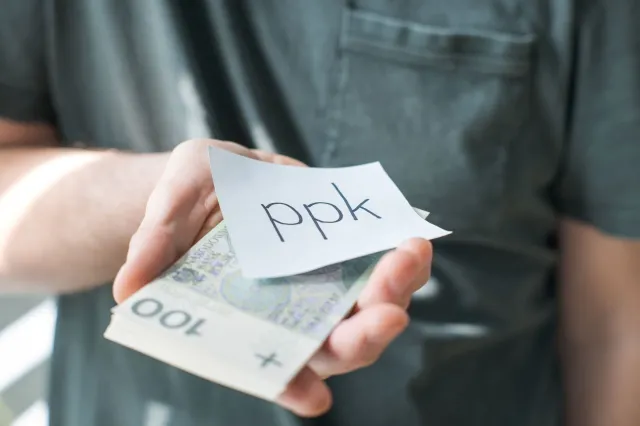 Czy wcześniejsza, wielokrotna wypłata środków z PPK się opłaca? KNF odradza. Oto ile można stracić