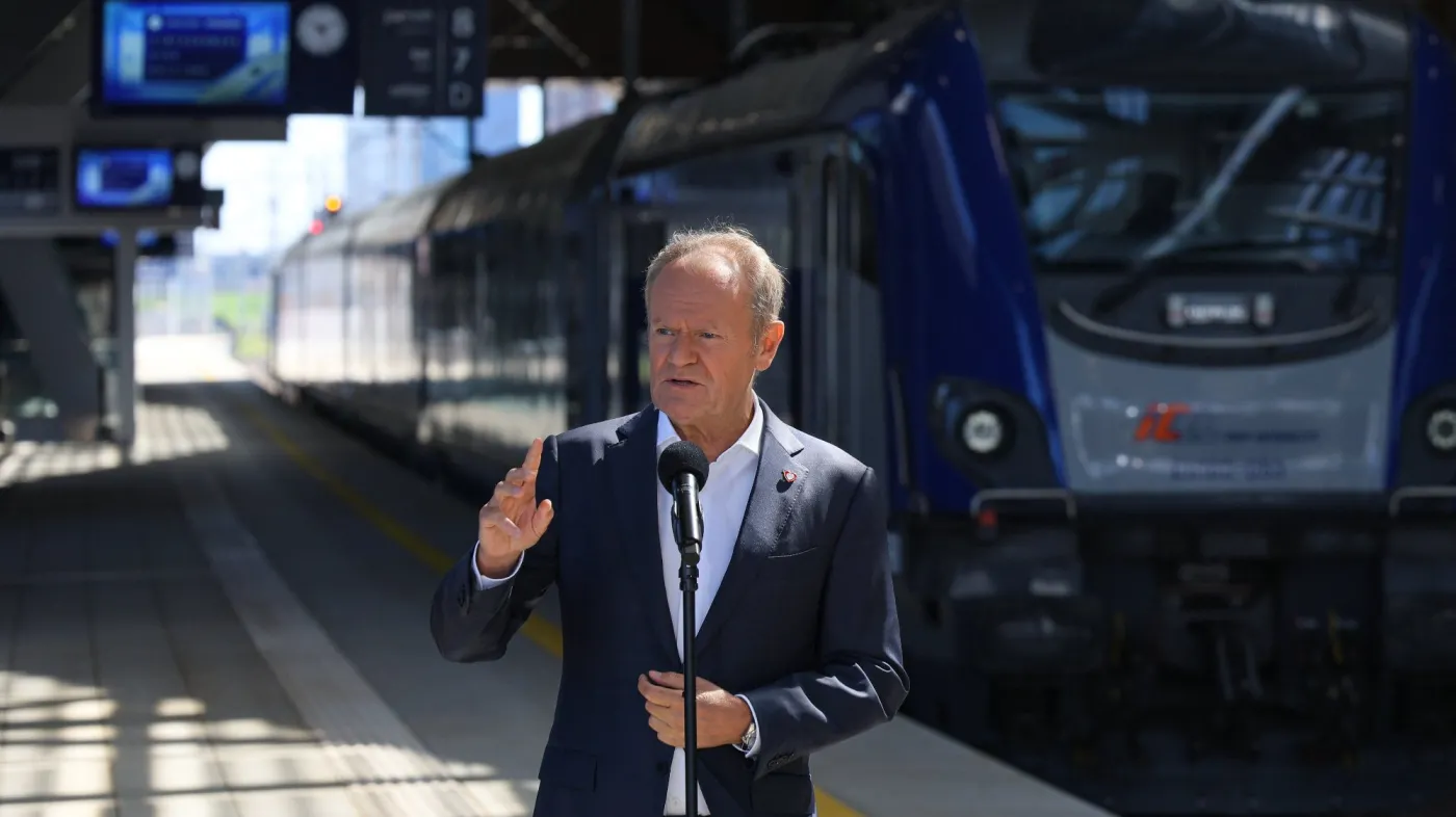 Warszawa, 22.07.2026. Premier Donald Tusk podczas wydarzenia „Najnowocześniejsza w Europie - #NaszaKolej!” na dworcu kolejowym Warszawa Zachodnia