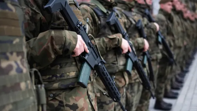 Wezwania do wojska dla blisko 250 tysięcy Polaków. Na tej liście są 50-latkowie, 60-latkowie, a nawet kobiety