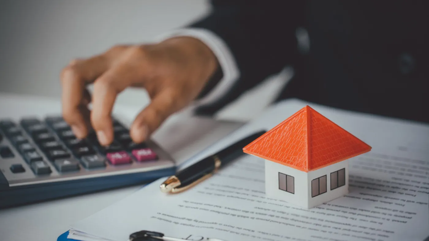 Businesswoman,Calculating,Budget,Before,Signing,Real,Estate,Project,Contract,With