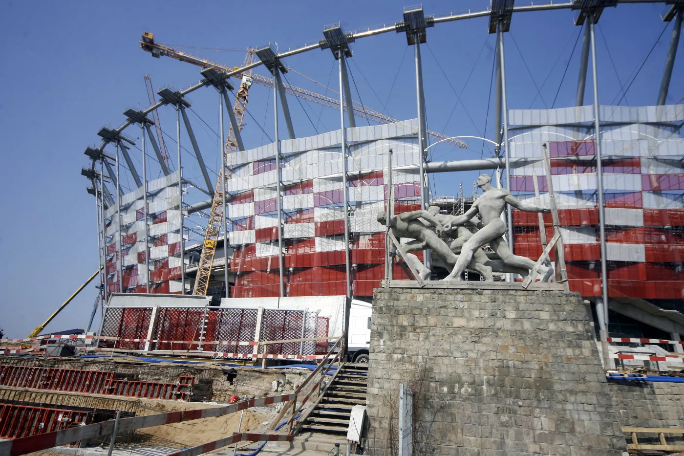 Opóźnienia na Stadionie Narodowym uderzą podatników po kieszeni