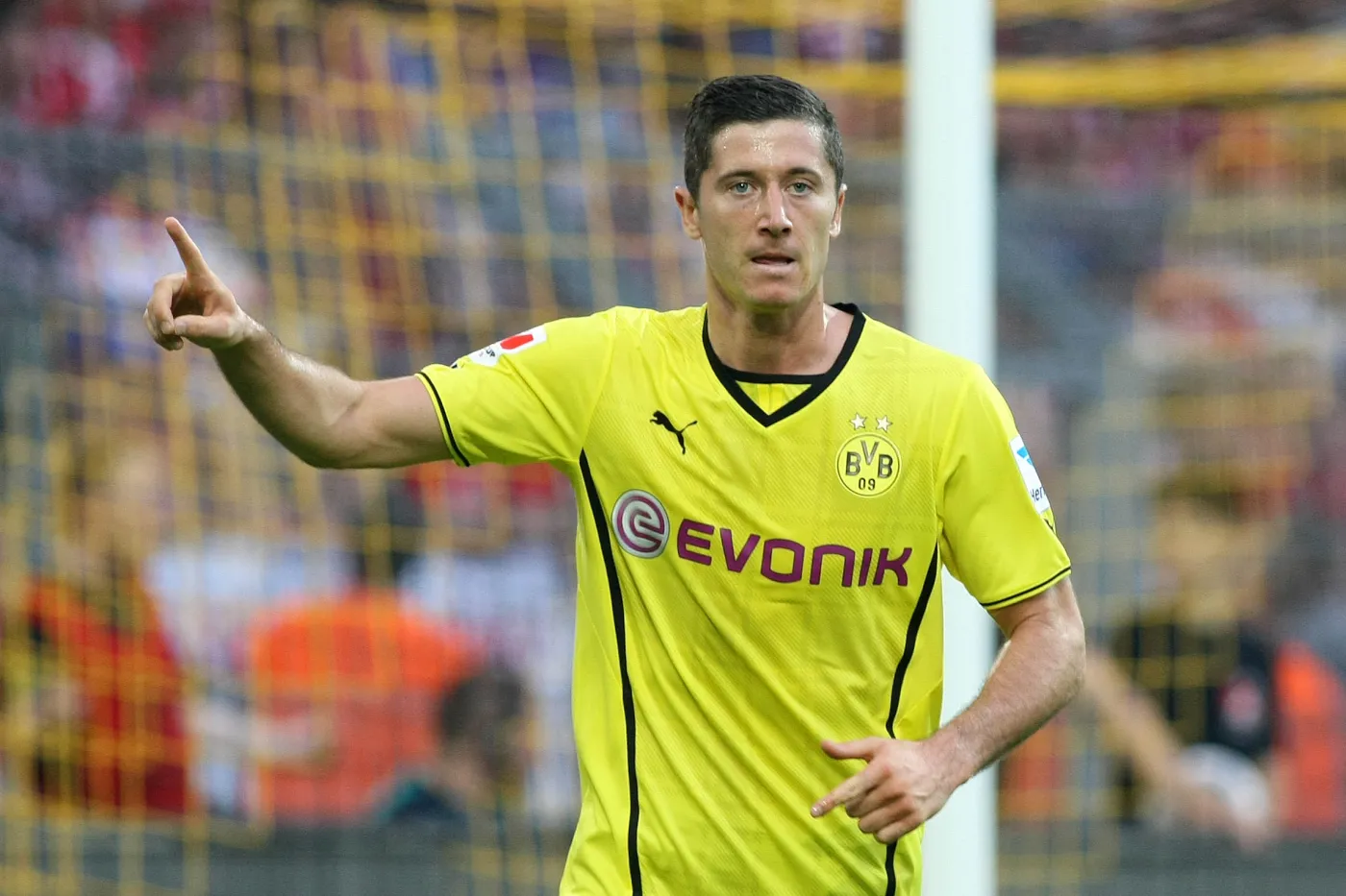 UEFA: Lewandowski piątym piłkarzem sezonu - przegrał tylko z Messim, Ronaldo, Riberym i Robbenem
