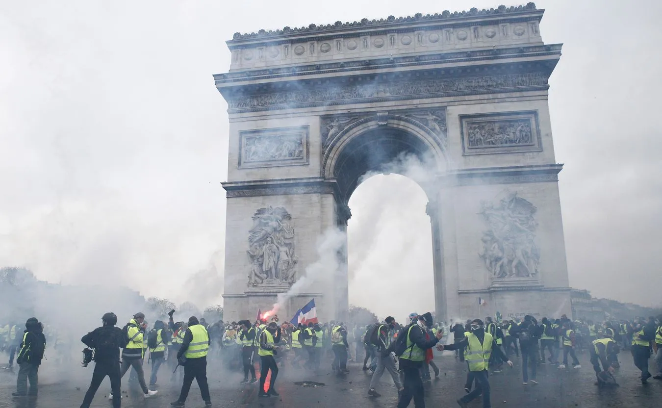 Bilans protestów we Francji. Łącznie skazano prawie 1800 "żółtych kamizelek"