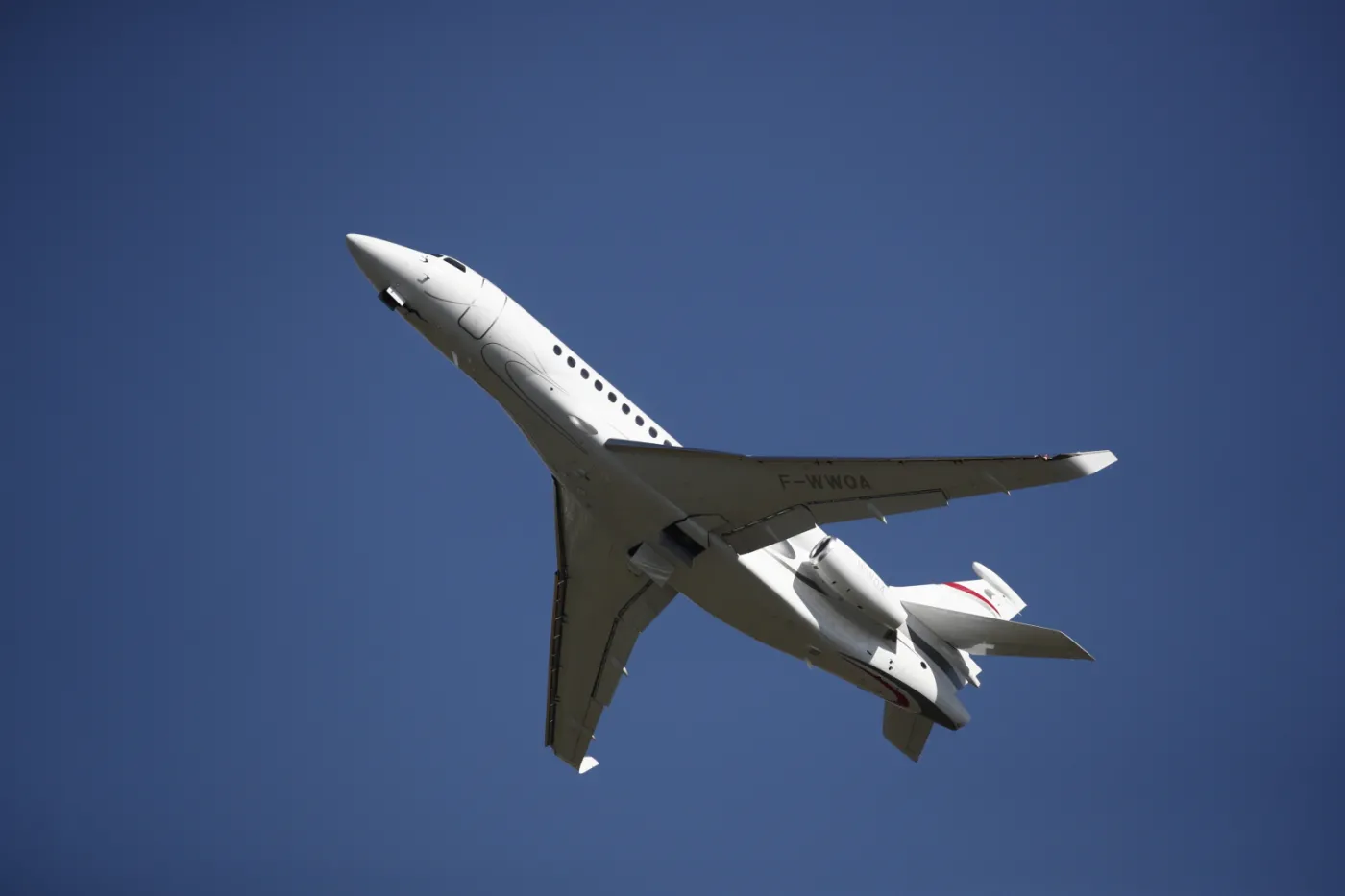 4247670-dassault-falcon-8x.jpg