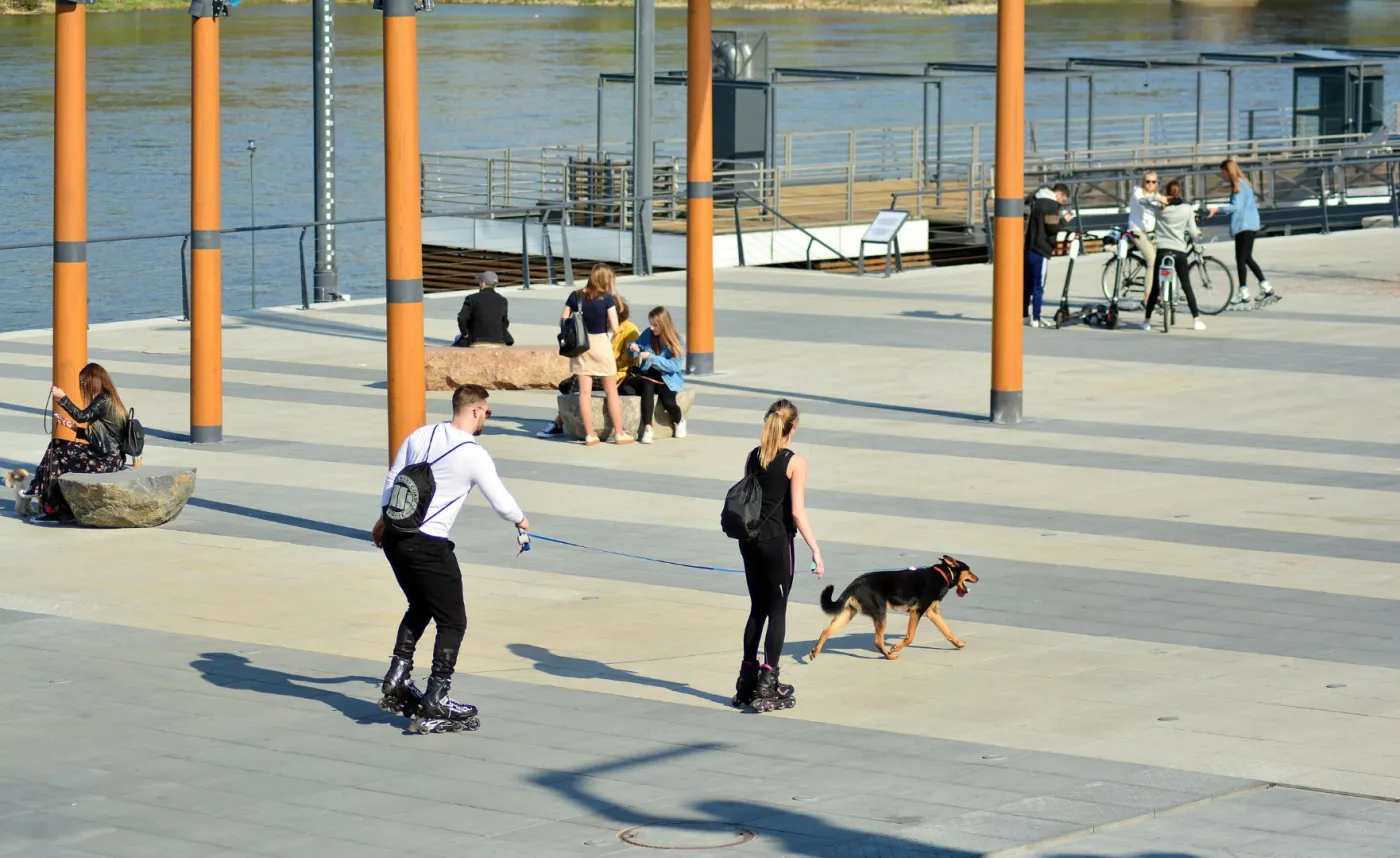 Koronawirus w Warszawie: Zakaz picia alkoholu na bulwarach i plażach nad Wisłą