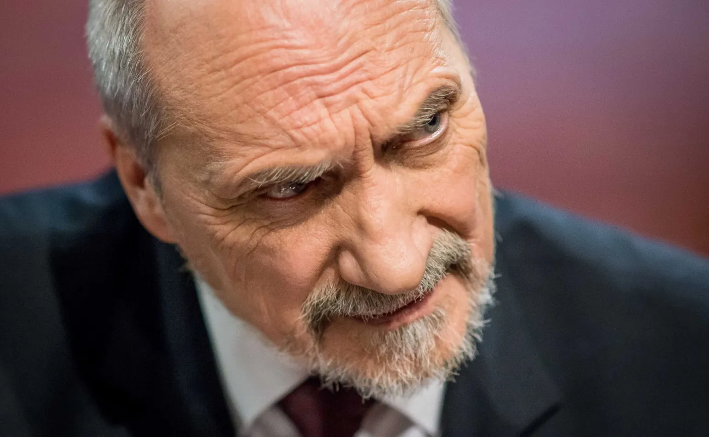 Naczelny moher w podkoszulce z Che Guevarą. Szef MON mógłby być ikoną pop-polityki