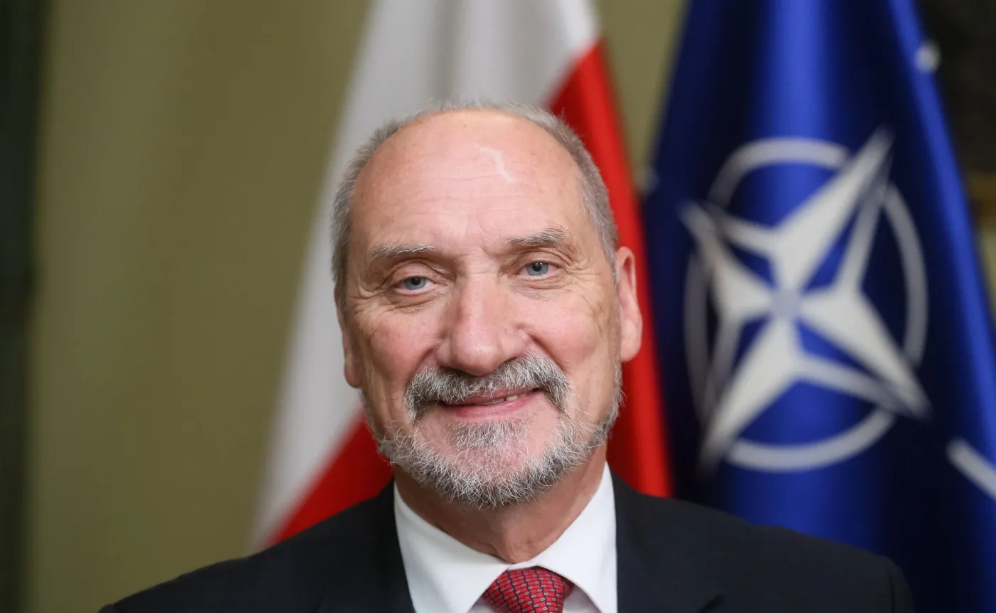 Były premier Jan Olszewski: Odwołanie Macierewicza z MON jest co najmniej przedwczesne