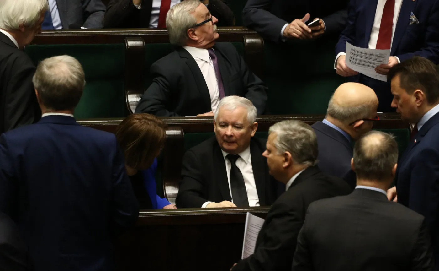 PiS zabrał się za gospodarkę i sądy. Następne będą samorządy
