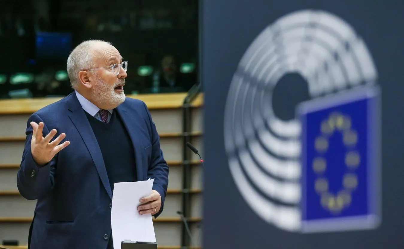 Timmermans: KE będzie współpracować z Rumunią przy reformie sądownictwa