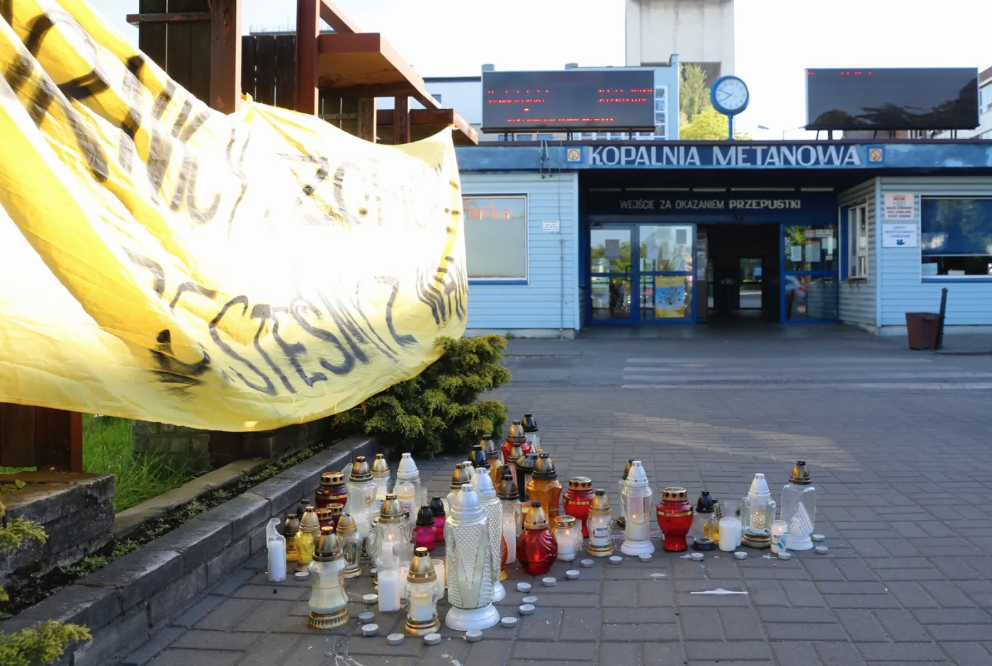 Kolejny etap akcji ratowniczej w kopalni Zofiówka. Użyto lokalizatora i wideoendoskopu